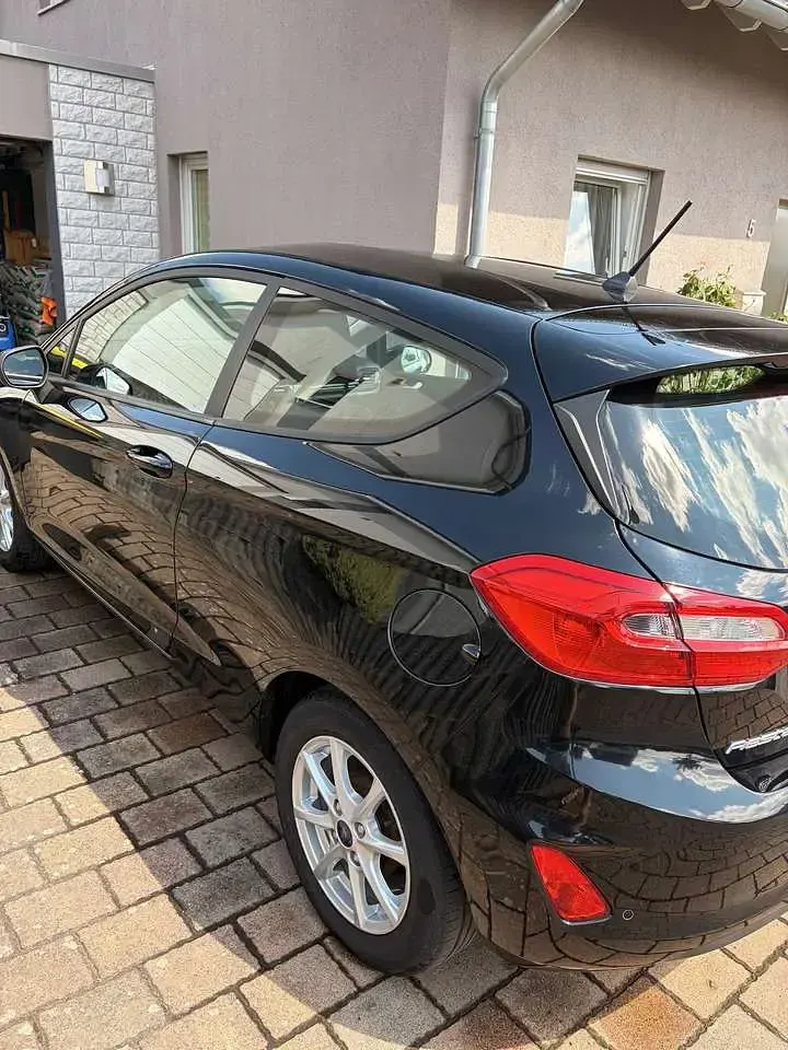 Gebraucht Ford Fiesta Cool & Connect 86 PS (63 kW) 2017 Schwarz Kleinwagen