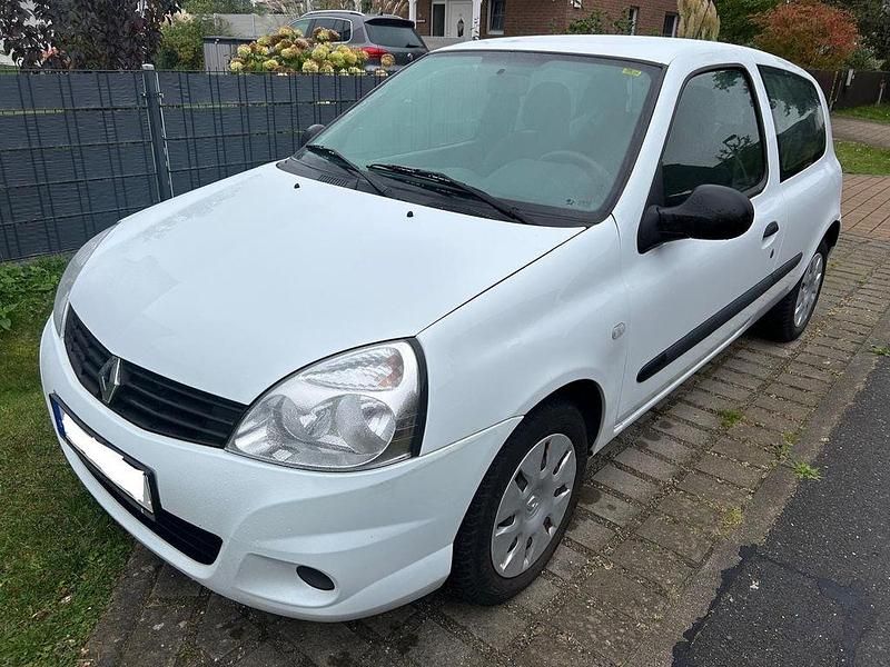 Weiß Gebraucht 2012 Renault Clio IV Authentique Limousine | 3.500 € (Superpreis) - Bild 1/4