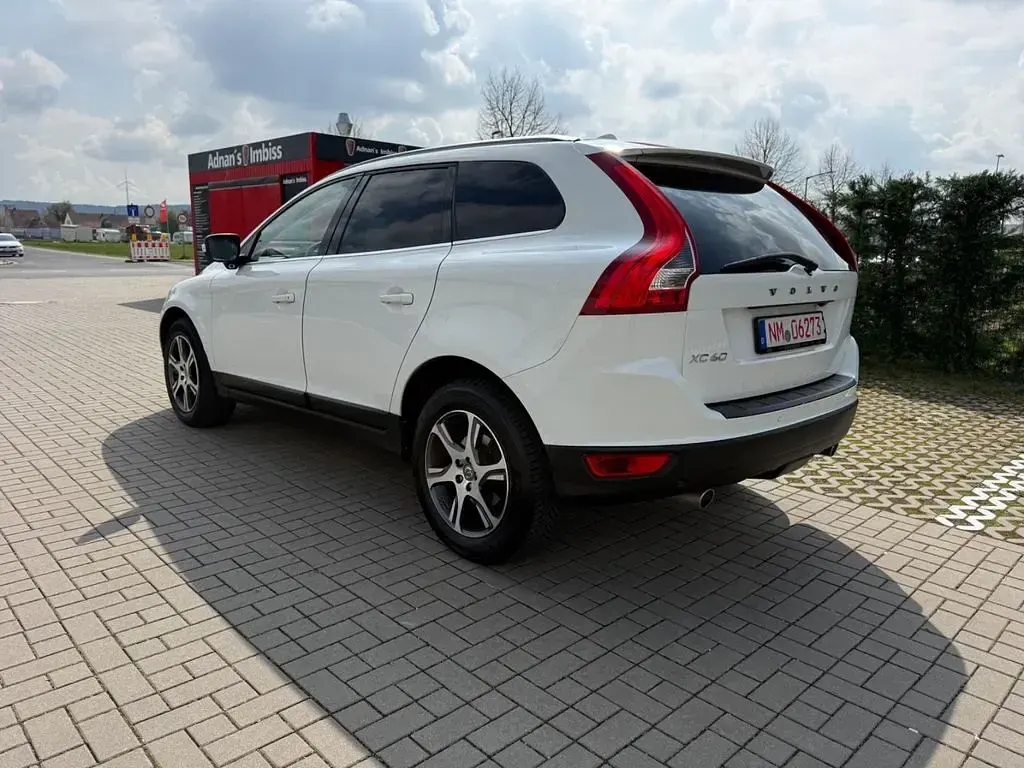 Używany Volvo XC60 Summum 215 KM (158 kW) 2012 Biały SUV