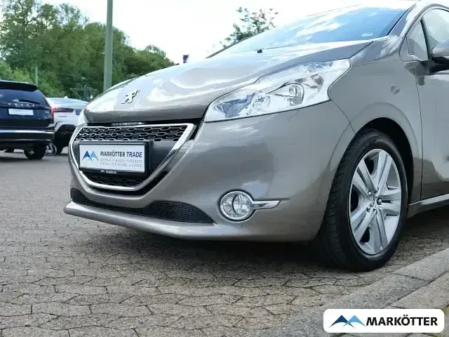 Gebraucht Peugeot 208 Active 95 PS (69 kW) 2012 Grau Kleinwagen