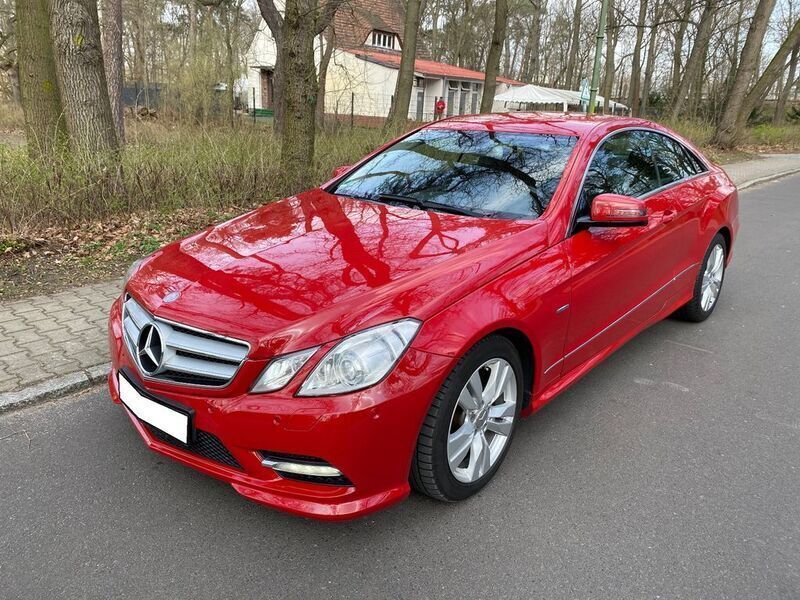 Rot Gebraucht 2012 Mercedes E250 AMG Coupé | 14.450 € (Fairer Preis) - Bild 1/4