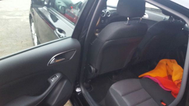 Gebraucht Mercedes B200 177 PS (130 kW) 2015 Schwarz metallic Van / Kleinbus