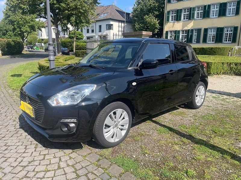Schwarz Gebraucht 2018 Suzuki Swift Limousine | 10.750 € (Fairer Preis) - Bild 1/4