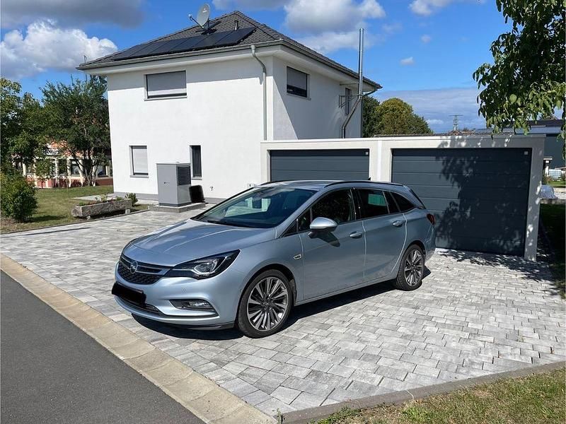 Blau Gebraucht 2018 Opel Astra Ultimate Kombi | 14.000 € (Fairer Preis) - Bild 1/4