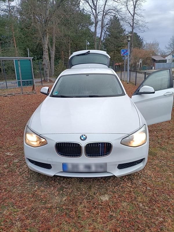 Gebraucht BMW 114 102 PS (75 kW) 2012 Weiß Kleinwagen
