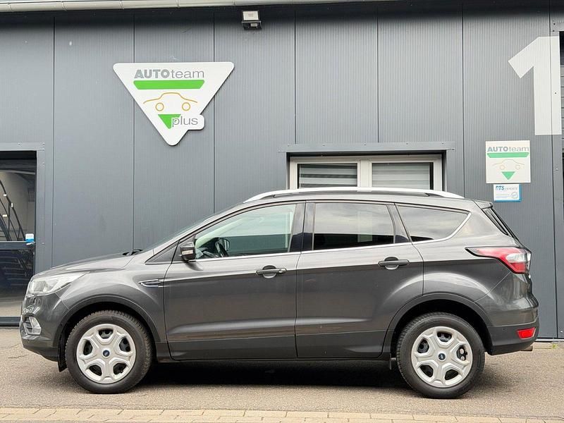 Używany Ford Kuga Trend 150 KM (110 kW) 2017 Szary SUV