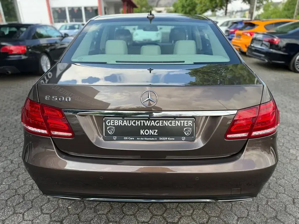 Gebraucht Mercedes E500 Avantgarde 408 PS (300 kW) 2013 Braun Limousine