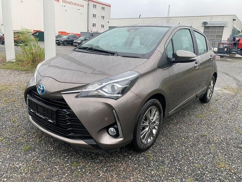 Gebraucht 2017 Toyota Yaris Hybrid Comfort Limousine | 14.990 € (Fairer Preis) - Bild 1/4