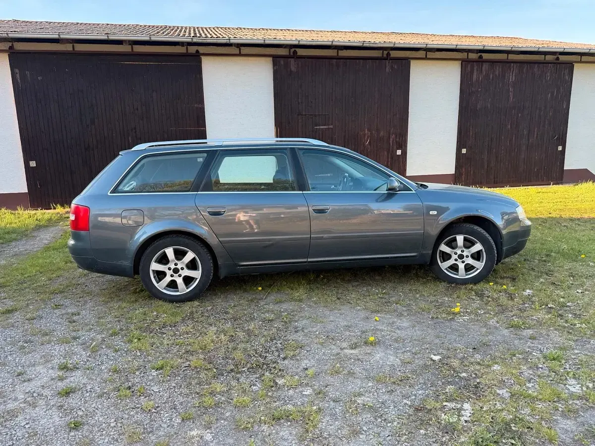 Second-hand Audi A6 Comfort 150 CP (110 kW) 2002 Gri Break