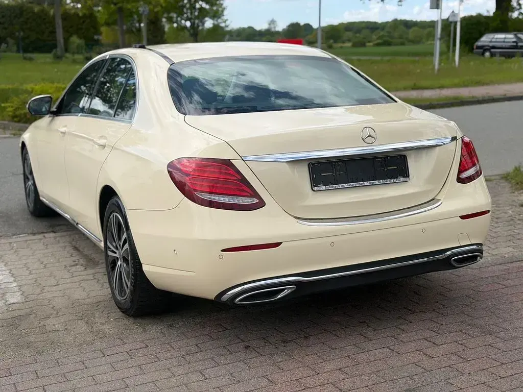 Gebraucht Mercedes E200 Avantgarde 160 PS (117 kW) 2019 Beige Limousine