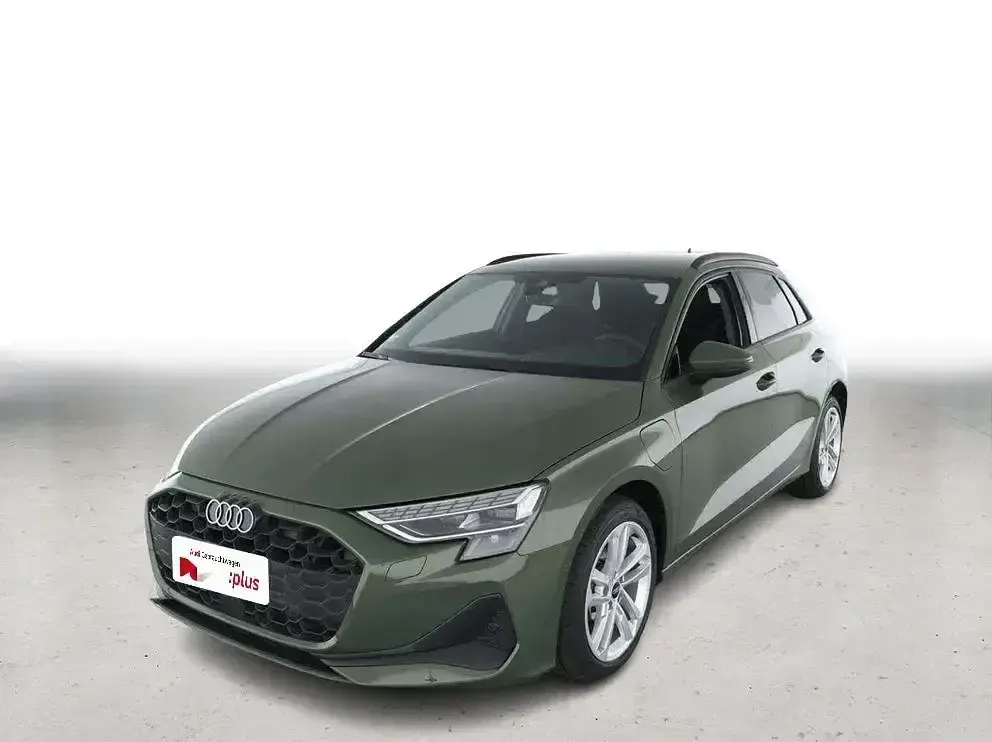 Gebraucht Audi A3 Ambiente 150 PS (110 kW) 2025 Grün Limousine