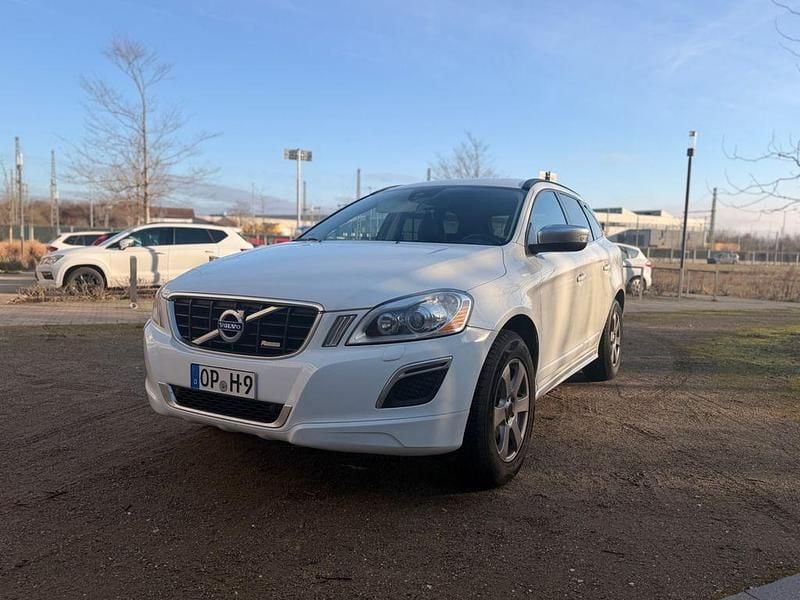 Weiß Gebraucht 2011 Volvo XC60 R-Design SUV | 9.999 € (Fairer Preis) - Bild 1/4