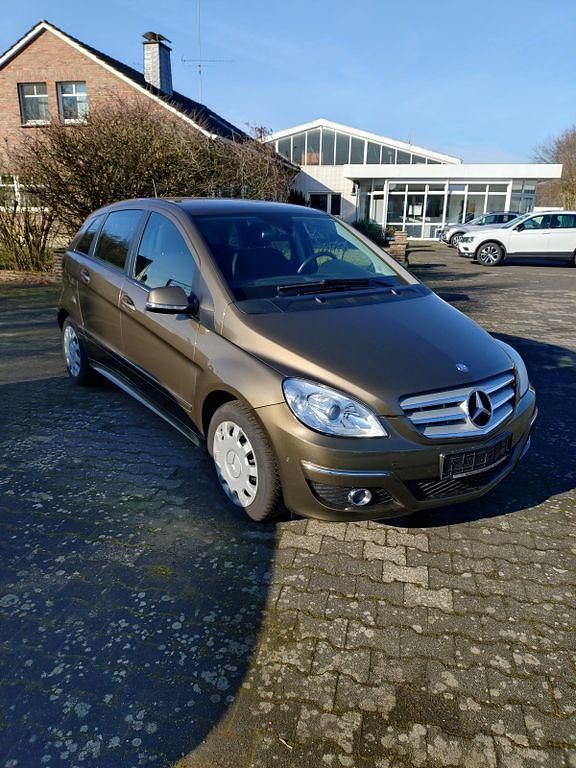 Gebraucht Mercedes B200 136 PS (100 kW) 2010 Braun Van / Kleinbus