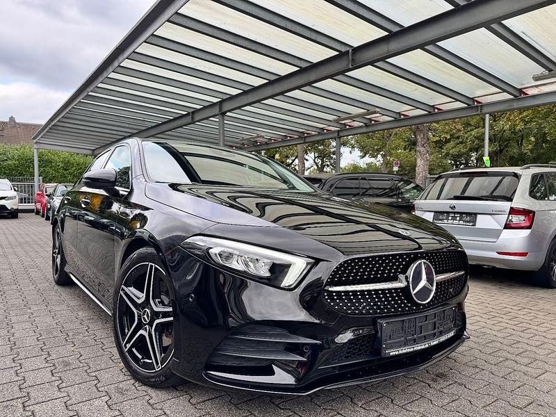 Schwarz Gebraucht 2020 Mercedes A180 AMG line Limousine | 22.990 € (Superpreis) - Bild 1/4