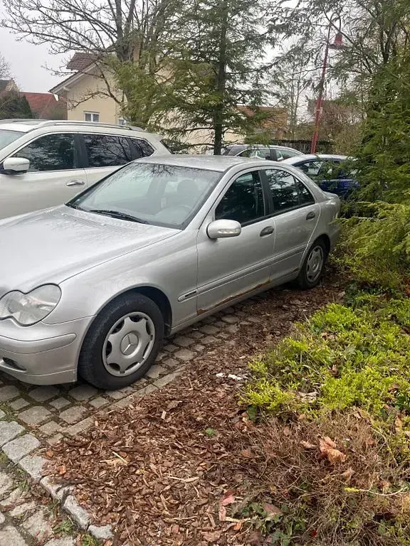 Gebraucht Mercedes C220 Classic 143 PS (105 kW) 2003 Silber Limousine