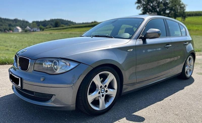 Grau Gebraucht 2011 BMW 116 Performance Kleinwagen | 5.990 € (Fairer Preis) - Bild 1/4