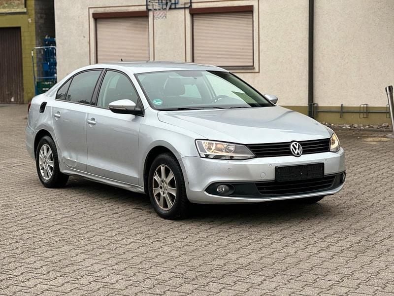 Gebraucht VW Jetta 122 PS (89 kW) 2014 Grau Limousine
