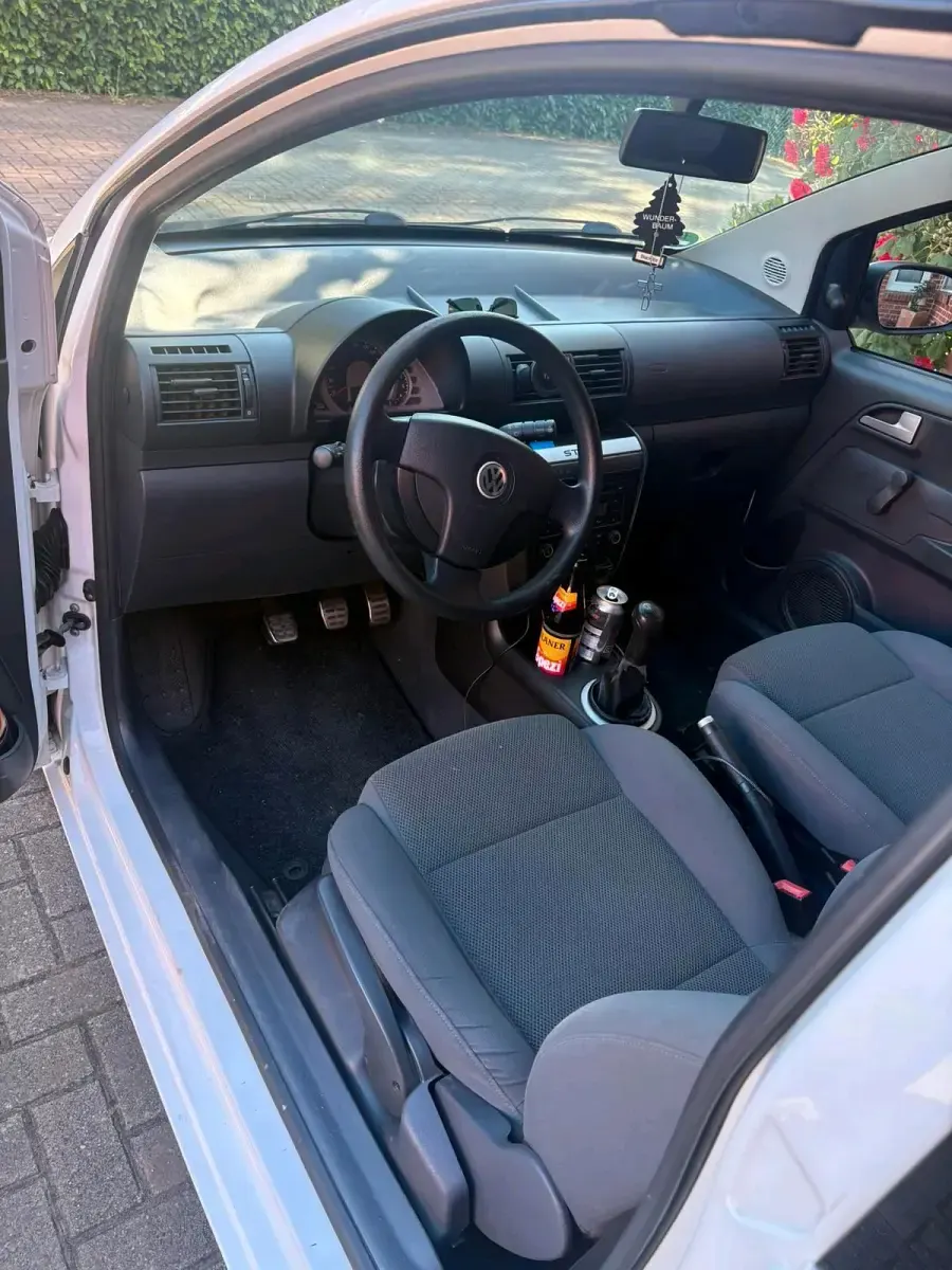 Gebraucht VW Fox Style 60 PS (44 kW) 2010 Weiß Kleinwagen