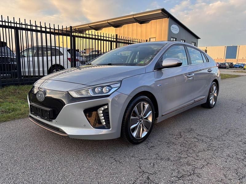 Gebraucht Hyundai Ioniq Premium 88 kW (120 PS) 2017 Silber Kleinwagen
