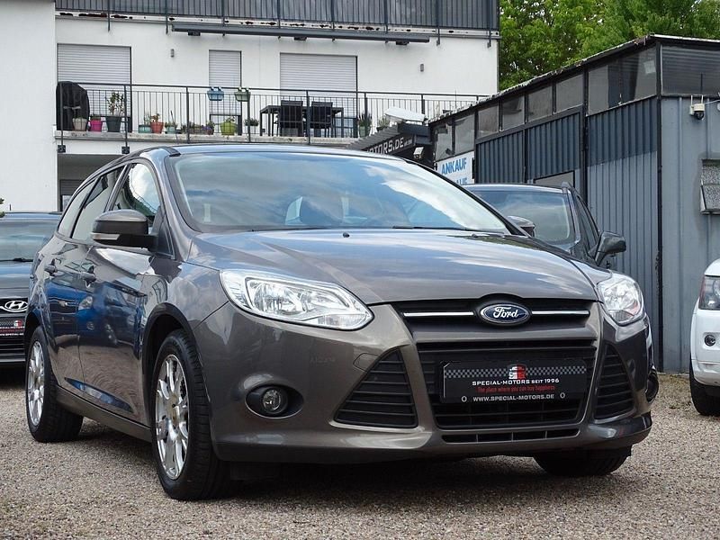 Gebraucht Ford Focus Trend 101 PS (74 kW) 2014 Braun Limousine
