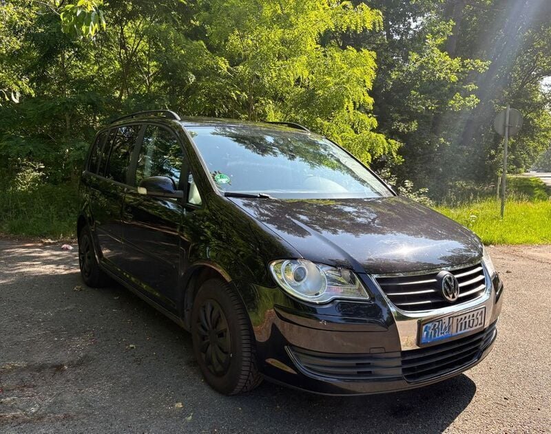 Schwarz Gebraucht 2009 VW Touran United Van / Kleinbus | 4.000 € (Guter Preis) - Bild 1/4