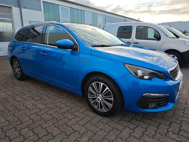 Gebraucht Peugeot 308 SW Allure 131 PS (96 kW) 2021 Blau Kombi