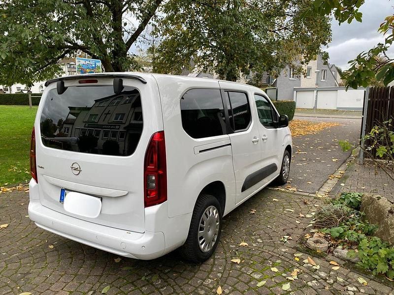 Używany Opel Combo 131 KM (96 kW) 2023 Biały Minivan