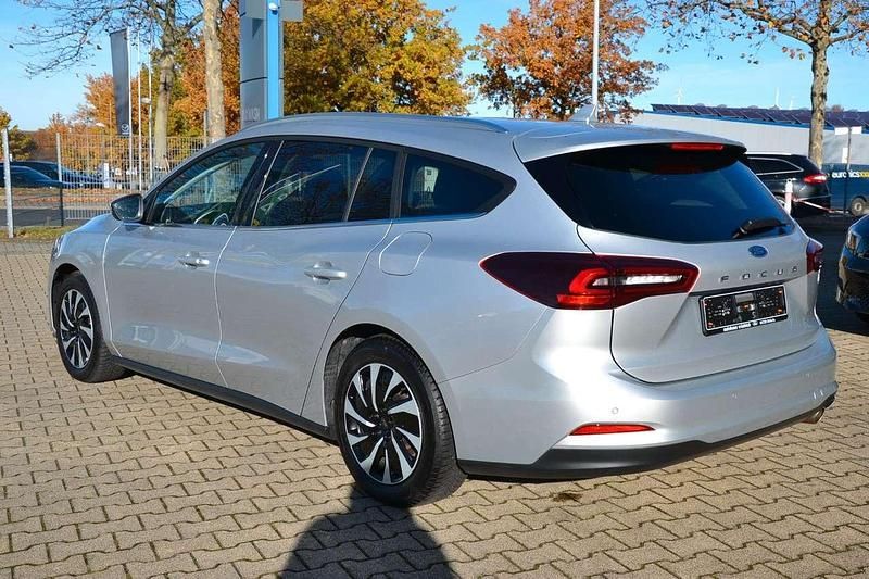 Gebraucht Ford Focus Titanium 125 PS (91 kW) 2024 Polarsilber (metallic) Kombi