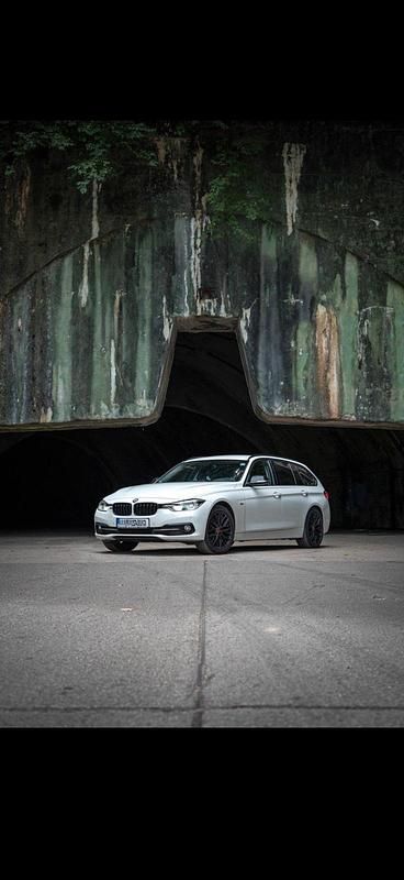 Weiß Gebraucht 2016 BMW 318 Sport Line Kombi | 7.200 € (Guter Preis) - Bild 1/4