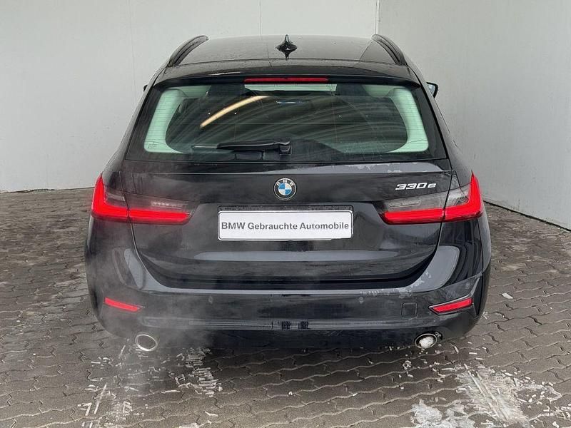 Gebraucht BMW 330e Advantage 292 PS (214 kW) 2021 Schwarz Kombi