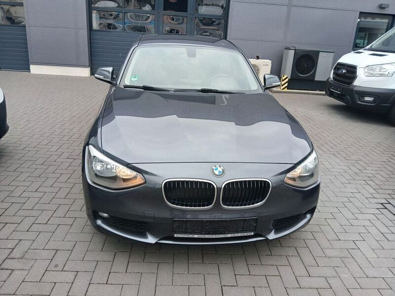 Grau Gebraucht 2015 BMW 118 Urban Line Kleinwagen | 7.850 € - Bild 1/4