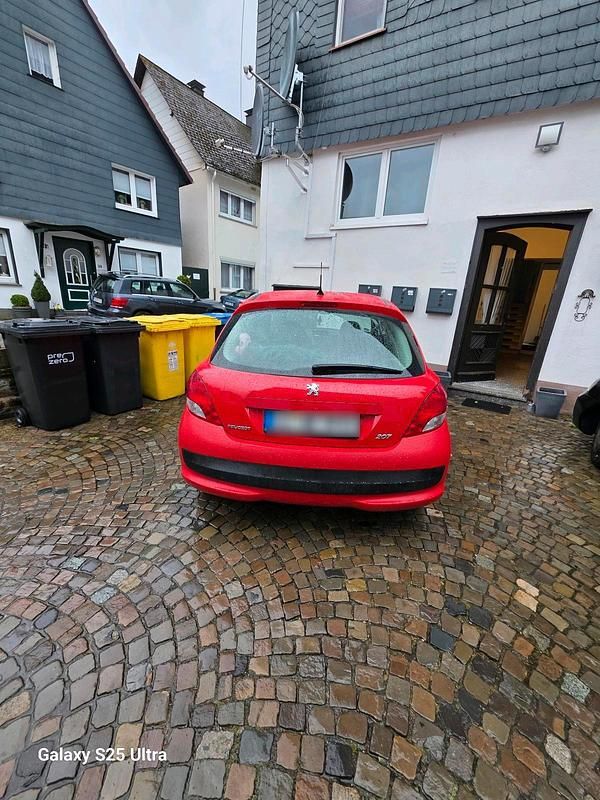 Gebraucht Peugeot 207 54 PS (39 kW) 2009 Rot Kleinwagen