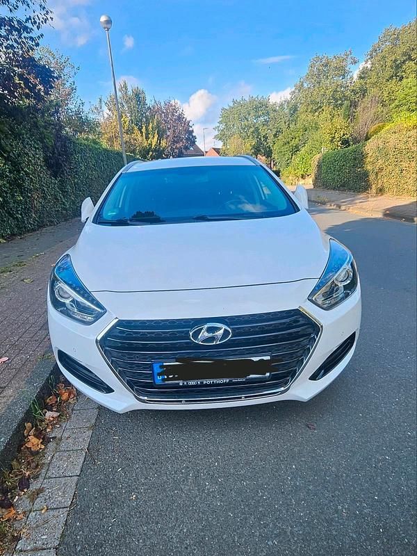 Weiß Gebraucht 2016 Hyundai i40 Kombi | 10.400 € (Fairer Preis) - Bild 1/4