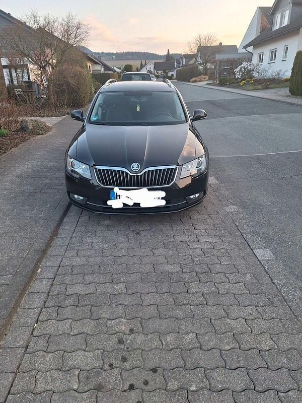 Gebraucht Skoda Superb Active 140 PS (102 kW) 2014 Schwarz Kombi