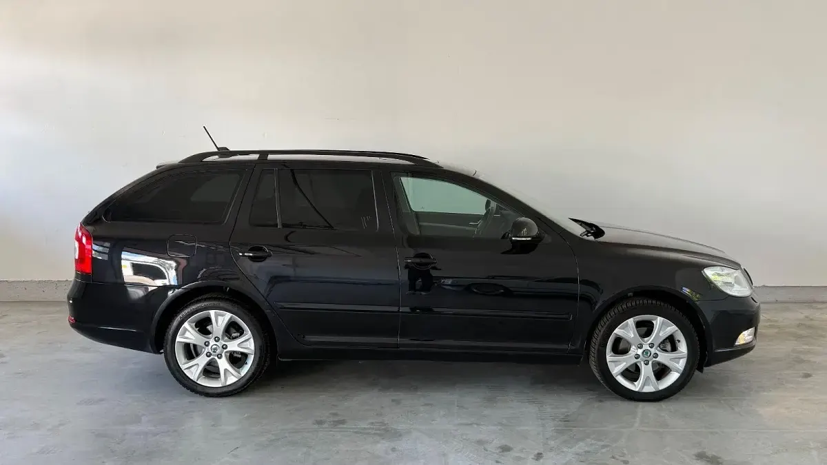 Gebraucht Skoda Octavia Elegance 110 PS (80 kW) 2013 Schwarz Kombi