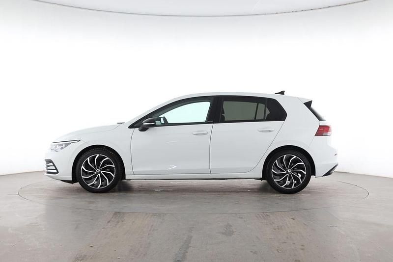 Gebraucht VW Golf VIII Active 150 PS (110 kW) 2022 Weiß Limousine