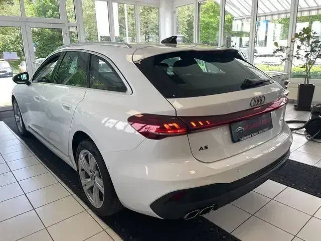 Second-hand Audi A5 Sport 204 CP (150 kW) 2025 Alb Break