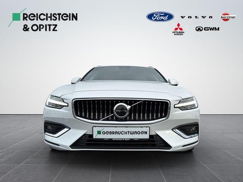 Gebraucht Volvo V60 Plus 197 PS (144 kW) 2022 Crystal white pearl Kombi