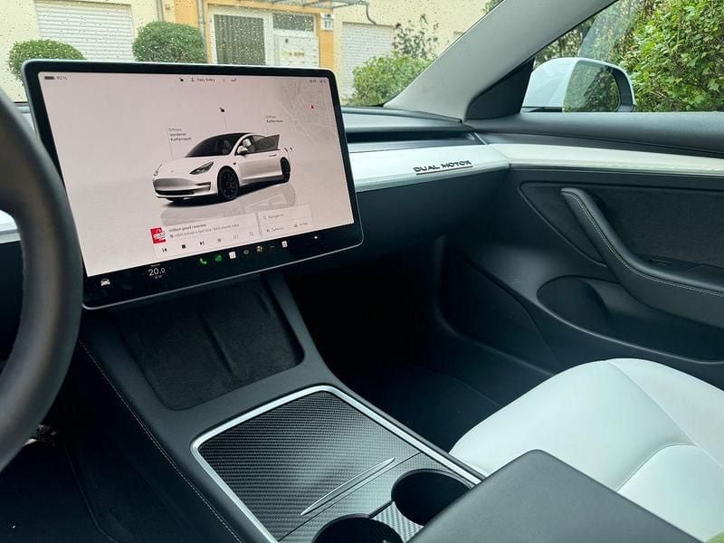 Weiß Gebraucht 2022 Tesla Model 3 Performance Limousine | 31.555 € (Fairer Preis) - Bild 1/4