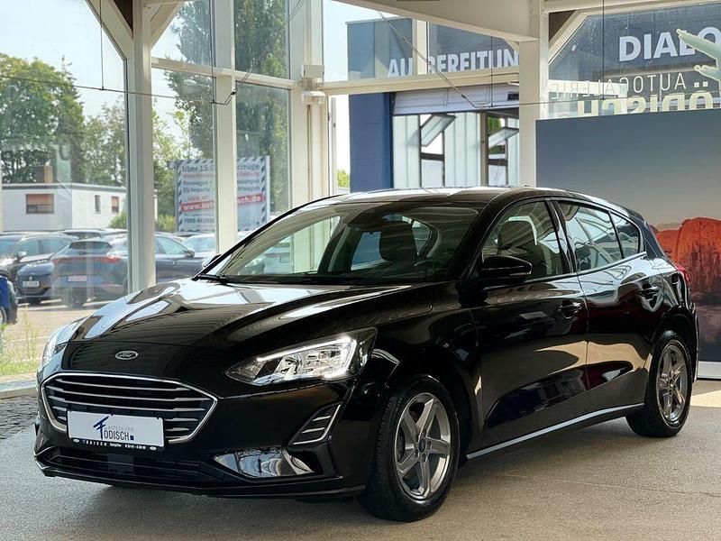 Schwarz Gebraucht 2020 Ford Focus Limousine | 15.990 € (Superpreis) - Bild 1/4