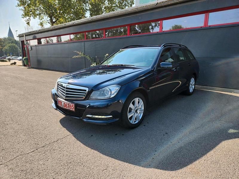 Blau Gebraucht 2014 Mercedes C180 Kombi | 7.777 € - Bild 1/4