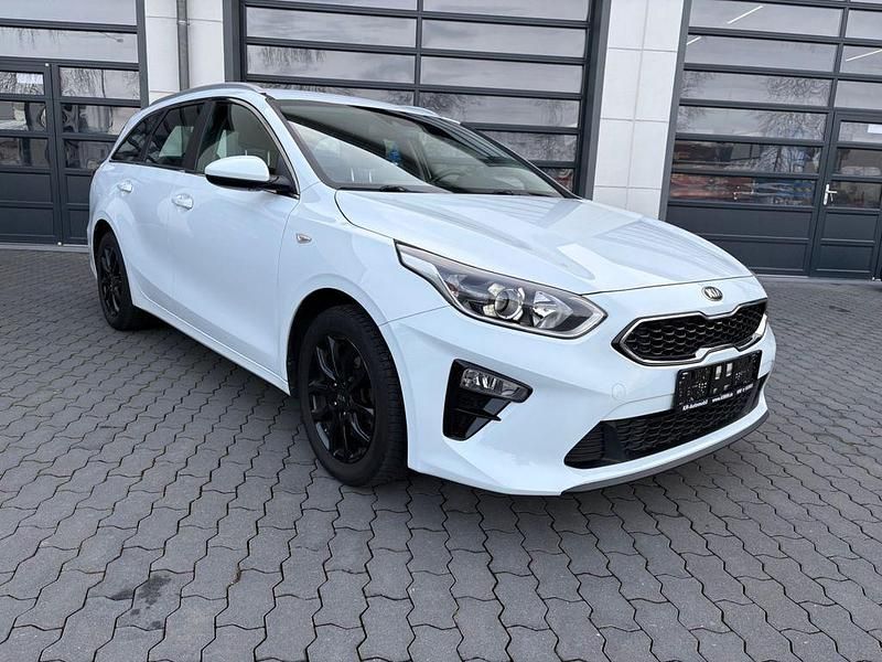 Weiß Gebraucht 2019 Kia Ceed Sportswagon Kombi | 16.900 € (Guter Preis) - Bild 1/4