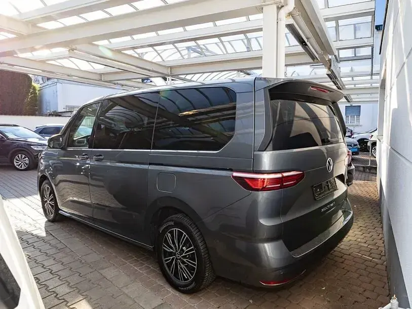 Gebraucht VW Multivan 150 PS (110 kW) 2024 Grau Van / Kleinbus