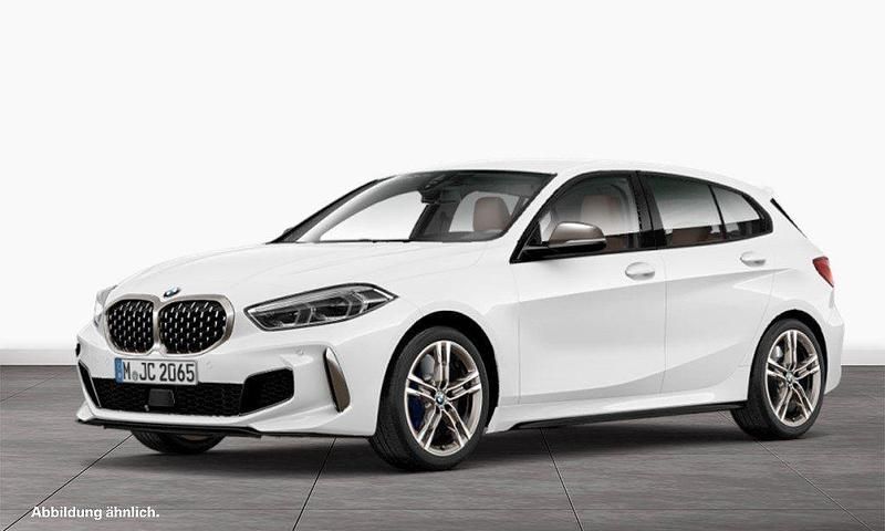 Weiß Gebraucht 2022 BMW M135 Sport Line Kleinwagen | 35.890 € (Fairer Preis) - Bild 1/3