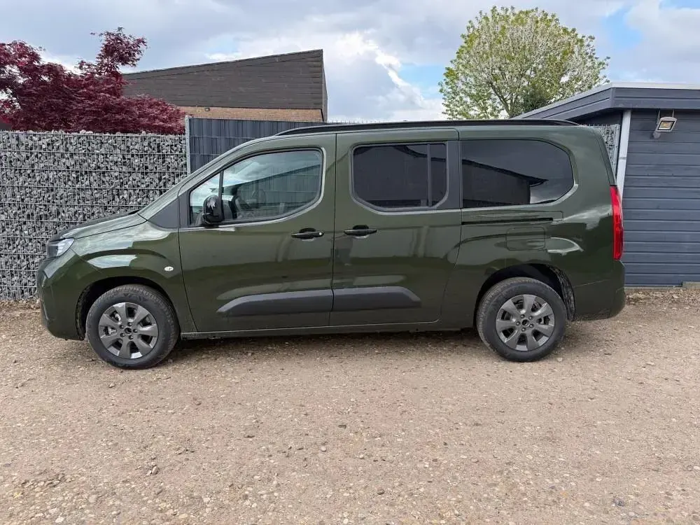 Neu Opel Combo Edition 131 PS (96 kW) 2025 Sirkka grün metallic Van / Kleinbus