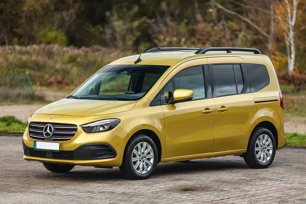 Gebraucht Mercedes T180 Edition 131 PS (96 kW) 2023 Gelb Van / Kleinbus