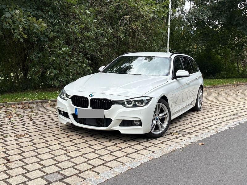 Weiß Gebraucht 2019 BMW 320 M Sport Limousine | 21.490 € (Guter Preis) - Bild 1/4