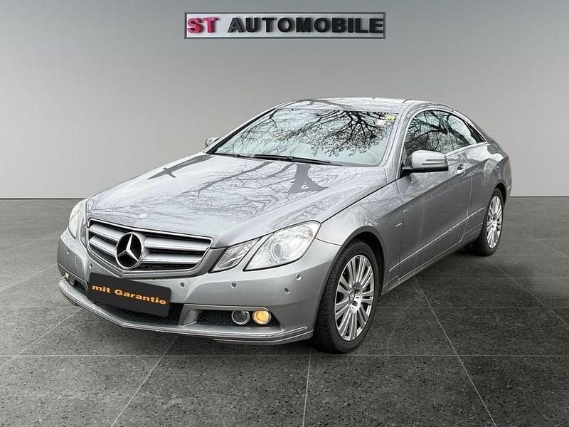 Gebraucht Mercedes E220 170 PS (125 kW) 2011 Silber Coupé