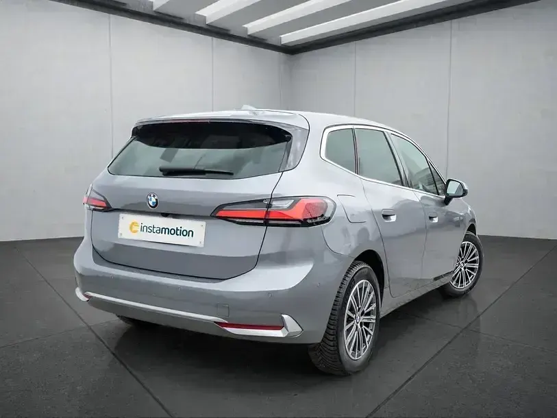 Gebraucht BMW 220 Active Tourer 156 PS (114 kW) 2023 Grau Van / Kleinbus