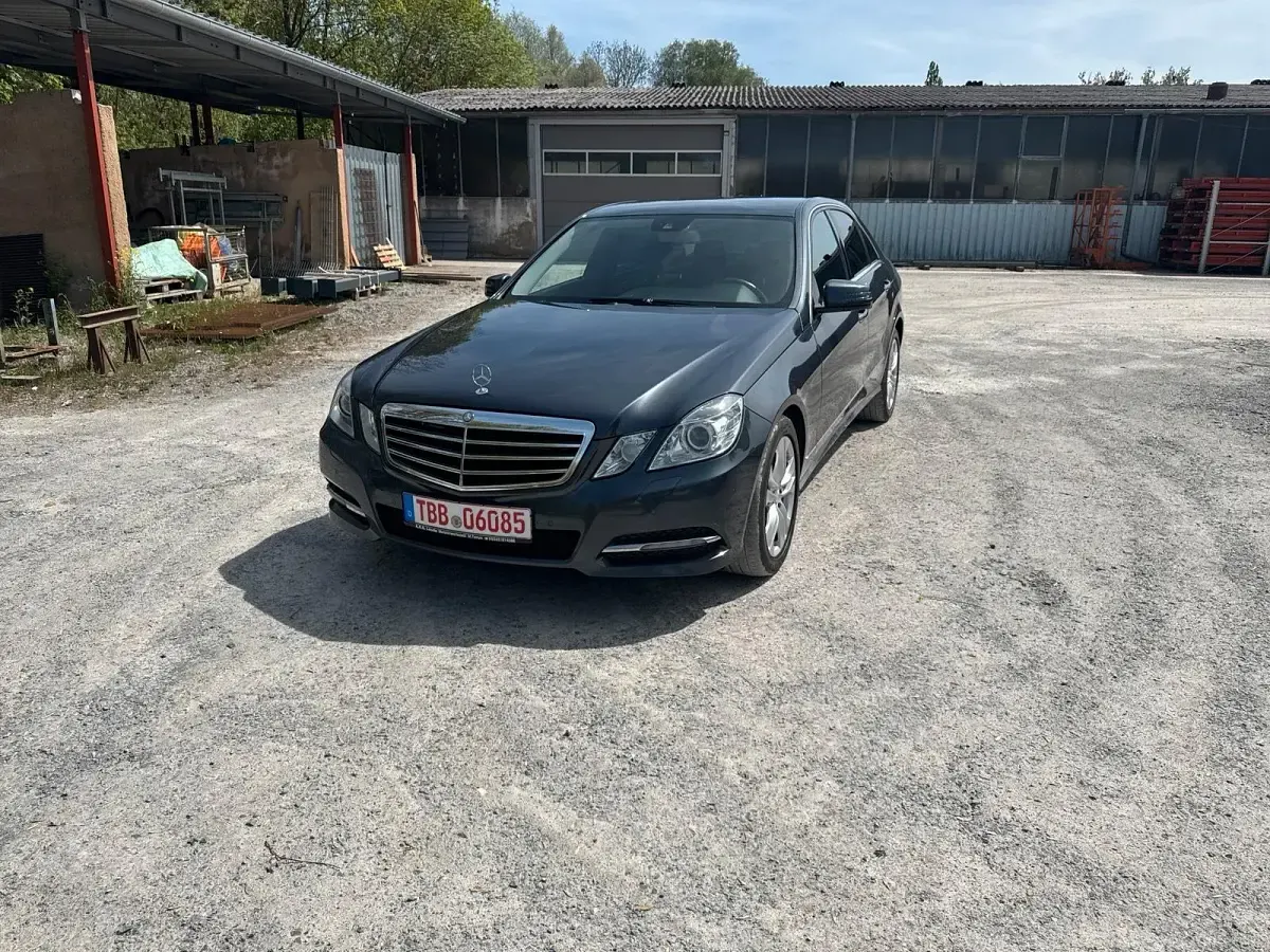Second-hand Mercedes E300 231 CP (169 kW) 2012 Berlinǎ